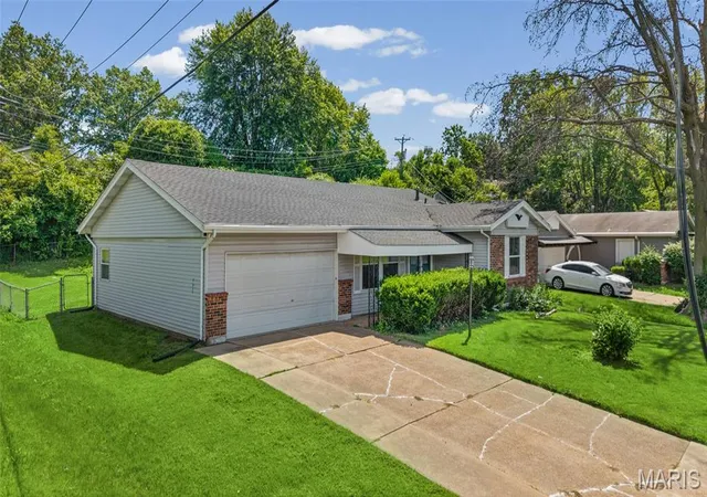 3rd image of 11790 New Halls Ferry Rd, Florissant, MO 63033 | MLS# MIS26034669