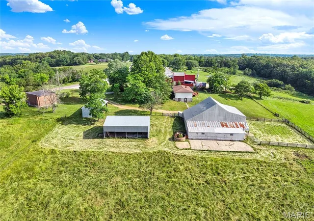Photo 3 of Sale Pending at 4642 Hwy 185, New Haven, MO 63068 | MLS# MIS26034675 | Listing updated on 2026-09-25