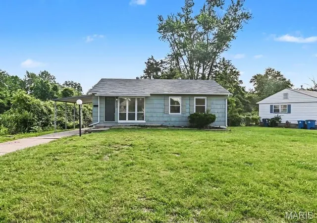 Photo 1 of Single family home for sale at 9800 Scottdale Dr, Saint Louis, MO 63136 | MLS# MIS26034680 | Listing updated on 2026-09-08