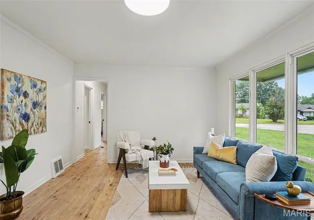 Photo 3 of Single family home for sale at 9800 Scottdale Dr, Saint Louis, MO 63136 | MLS# MIS26034680 | Listing updated on 2026-09-08
