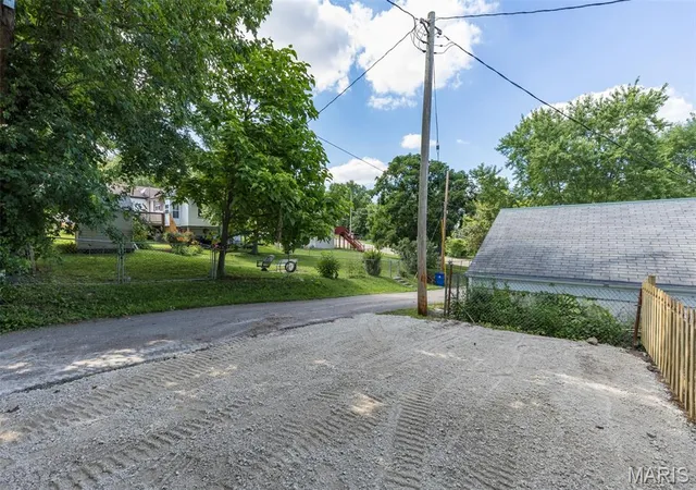 Homes for sale in De Soto, MO | 608 N 4th St, De Soto, MO 63020 | MLS# MIS26034686