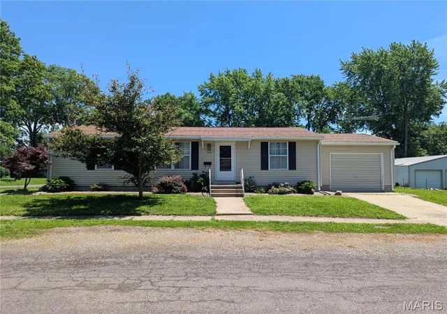Homes for sale in Greenville, IL | 304 Charles Ave, Greenville, IL 62246 | MLS# MIS26034697