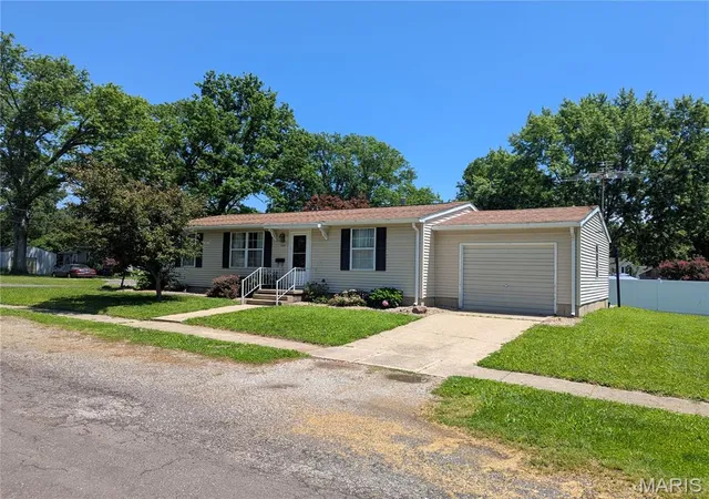 Homes for sale in Greenville, IL | 304 Charles Ave, Greenville, IL 62246 | MLS# MIS26034697