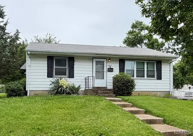 Homes for sale in St Ann, MO | 10711 Saint Henry Ln, St Ann, MO 63074 | MLS# MIS26034702