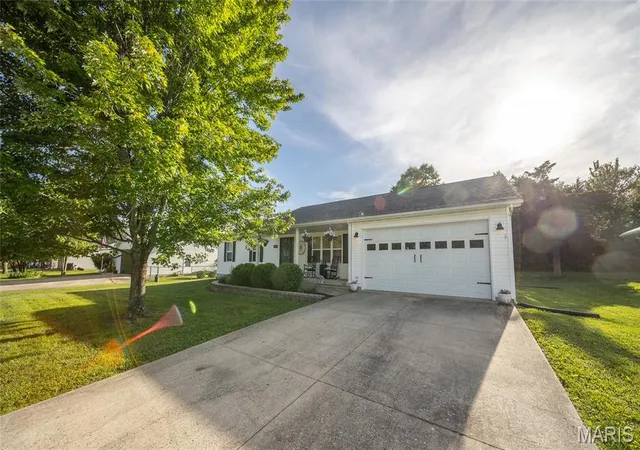 Homes for sale in St James, MO | 1017 Amanda St, St James, MO 65559 | MLS# MIS26034704