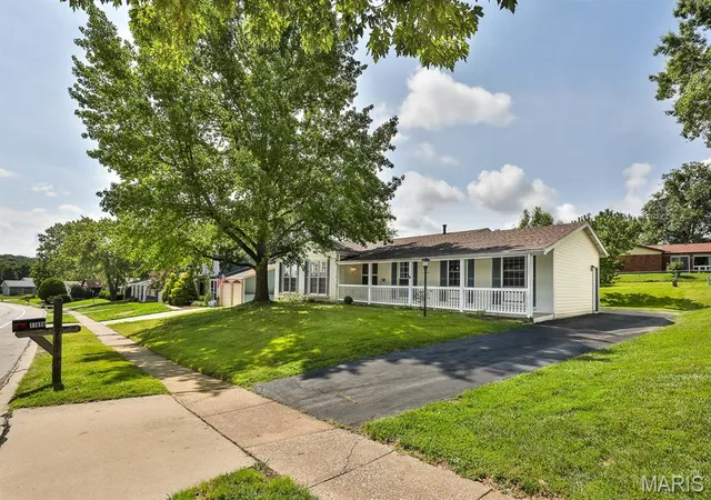 Photo 1 of Sale Pending at 11858 Villa Dorado Dr, St Louis, MO 63146 | MLS# MIS26034708 | Listing updated on 2026-08-25