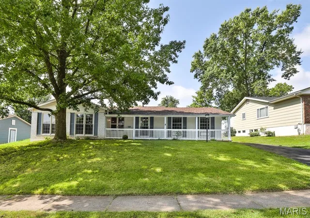 Photo 2 of Sale Pending at 11858 Villa Dorado Dr, St Louis, MO 63146 | MLS# MIS26034708 | Listing updated on 2026-08-25