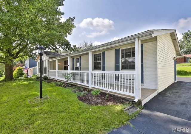 Photo 3 of Sale Pending at 11858 Villa Dorado Dr, St Louis, MO 63146 | MLS# MIS26034708 | Listing updated on 2026-08-25