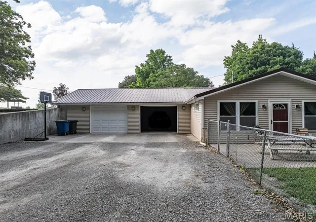 Homes for sale in Steeleville, IL | 4708 Rockcastle Rd, Steeleville, IL 62288 | MLS# MIS26034709