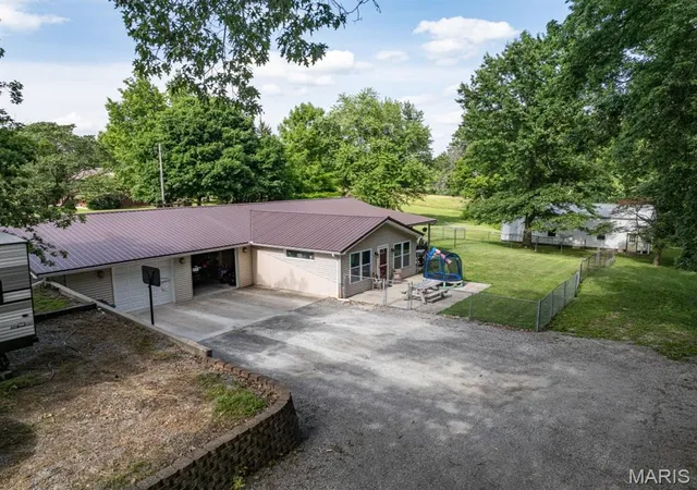 Homes for sale in Steeleville, IL | 4708 Rockcastle Rd, Steeleville, IL 62288 | MLS# MIS26034709