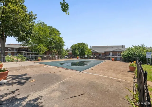 Homes for sale in Saint Louis, MO | 6934 Colonial Woods Drive, Saint Louis, MO 63129 | Houzeo