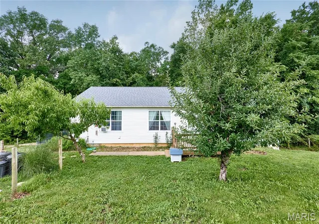 Homes for sale in Elsberry, MO | 400 Julie Ct, Elsberry, MO 63343 | MLS# MIS26034717