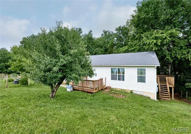 Homes for sale in Elsberry, MO | 400 Julie Ct, Elsberry, MO 63343 | MLS# MIS26034717