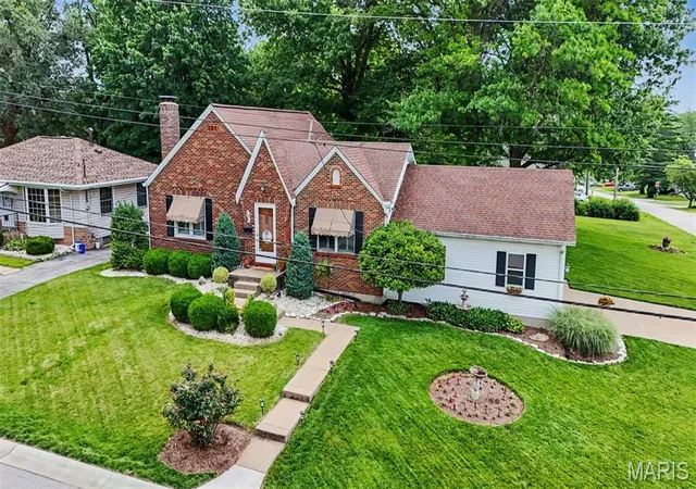 Photo 1 of Sale Pending at 206 N Castello St, Florissant, MO 63031 | MLS# MIS26034721 | Listing updated on 2026-10-18