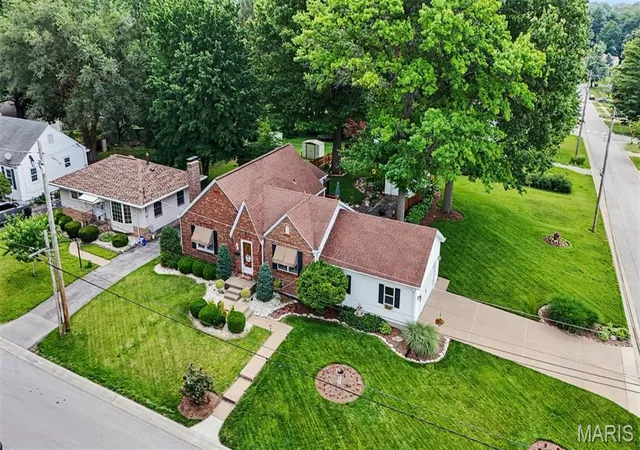 Photo 2 of Sale Pending at 206 N Castello St, Florissant, MO 63031 | MLS# MIS26034721 | Listing updated on 2026-10-18