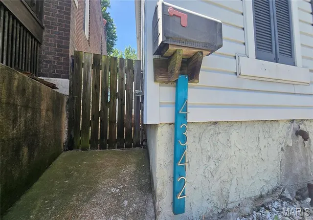 Photo 3 of Sale Pending at 4342 Frieda Ave, St Louis, MO 63116 | MLS# MIS26034722 | Listing updated on 2026-10-10