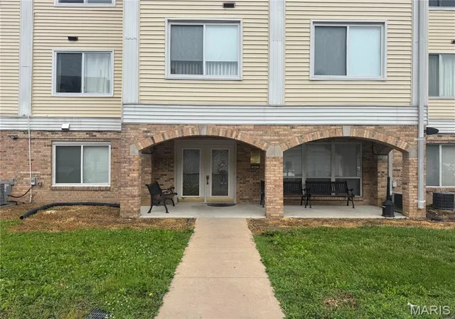 Photo 2 of Condo for sale at 942 Guelbreth Ln #208, Saint Louis, MO 63141 | MLS# MIS26034726 | Listing updated on 2026-08-24