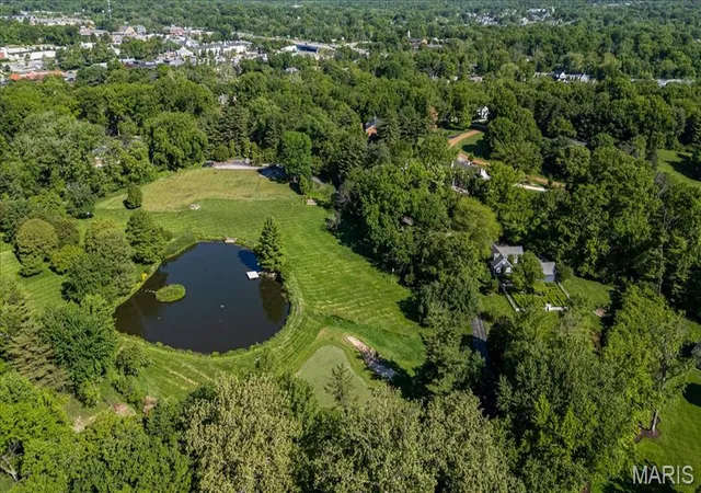 2nd image of 2021 S Warson Rd, Ladue, MO 63124 | MLS# MIS26034759