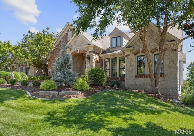 Photo 2 of Sale Pending at 5407 Guinevere Dr, Weldon Spring, MO 63304 | MLS# MIS26034780 | Listing updated on 2026-08-24