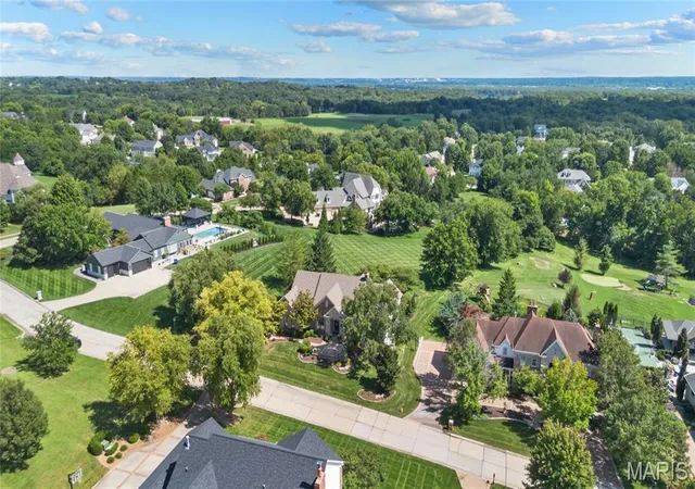 Photo 3 of Sale Pending at 5407 Guinevere Dr, Weldon Spring, MO 63304 | MLS# MIS26034780 | Listing updated on 2026-08-24