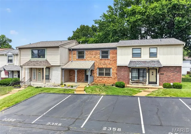 Homes for sale in Ballwin, MO | 2358 Hidden Meadow Ln, Ballwin, MO 63021 | MLS# MIS26034824