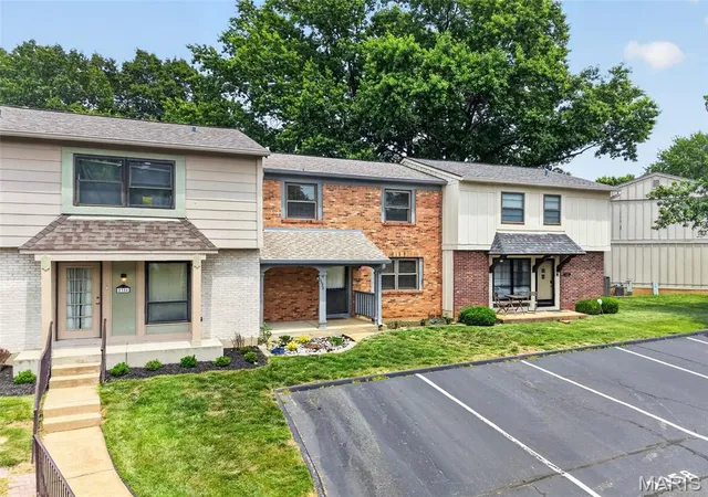 Homes for sale in Ballwin, MO | 2358 Hidden Meadow Ln, Ballwin, MO 63021 | MLS# MIS26034824