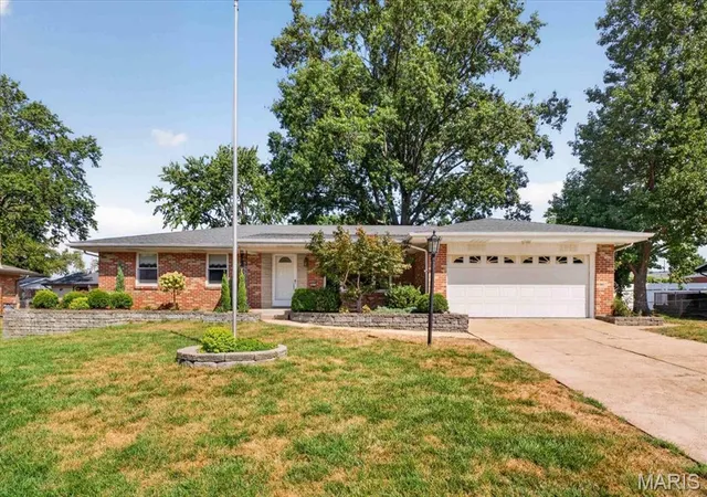 Photo 1 of Sale Pending at 5827 Pebble Oak Dr, Saint Louis, MO 63128 | MLS# MIS26034834 | Listing updated on 2026-09-18