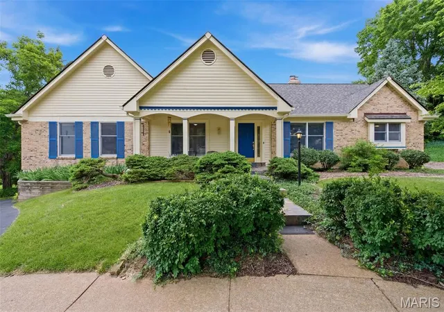 1st image of 201 W Manor Dr Dr, Chesterfield, MO 63017 | MLS# MIS26034856