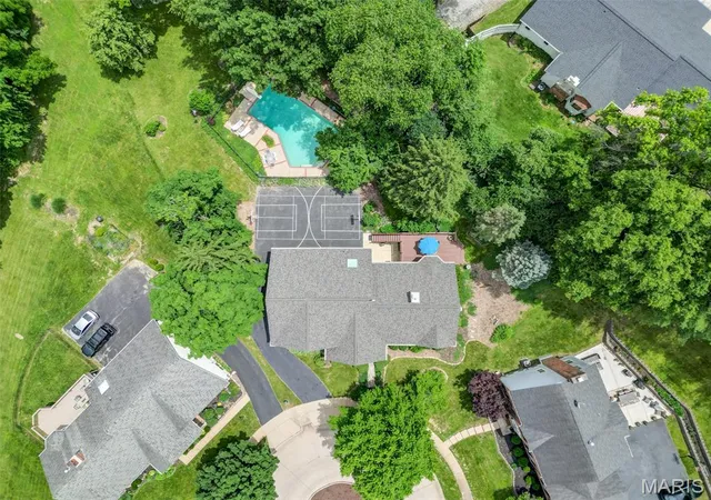 3rd image of 201 W Manor Dr Dr, Chesterfield, MO 63017 | MLS# MIS26034856