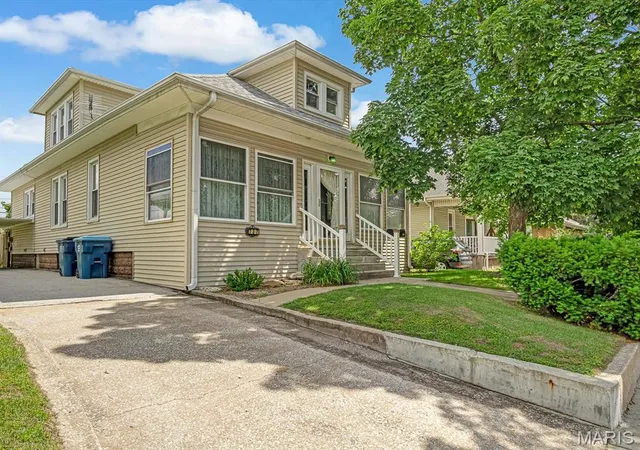 Homes for sale in Wood River, IL | 737 Madison Ave, Wood River, IL 62095 | MLS# MIS26034858