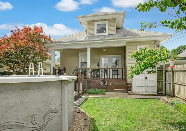 Homes for sale in Wood River, IL | 737 Madison Ave, Wood River, IL 62095 | MLS# MIS26034858