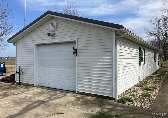 Homes for sale in Aviston, IL | 6811 Breese Rd, Aviston, IL 62216 | MLS# MIS26034866
