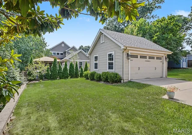 Photo 3 of Single family home for sale at 1020 Brownell Ave, Saint Louis, MO 63122 | MLS# MIS26034873 | Listing updated on 2026-09-13