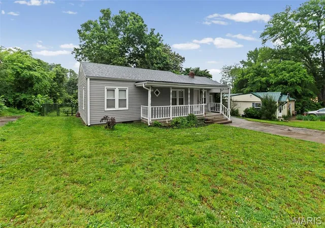 Homes for sale in Cape Girardeau, MO | 2753 Chrysler St, Cape Girardeau, MO 63701 | MLS# MIS26034894