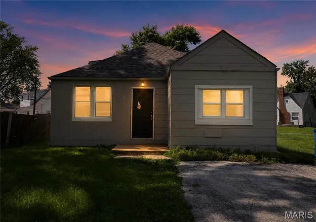 Photo 2 of Sale Pending at 25 Barcelona Ave, Saint Louis, MO 63138 | MLS# MIS26034895 | Listing updated on 2026-09-17