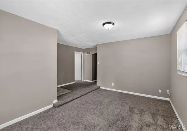 Photo 3 of Sale Pending at 25 Barcelona Ave, Saint Louis, MO 63138 | MLS# MIS26034895 | Listing updated on 2026-09-17