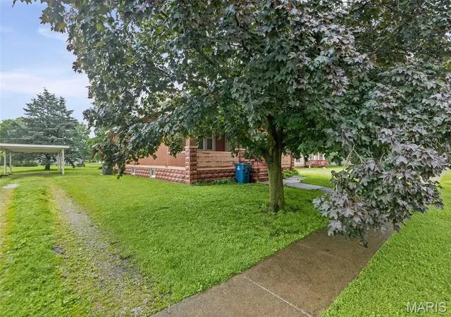 Photo 3 of Sale Pending at 150 N Park St, Hoyleton, IL 62803 | MLS# MIS26034900 | Listing updated on 2026-08-25