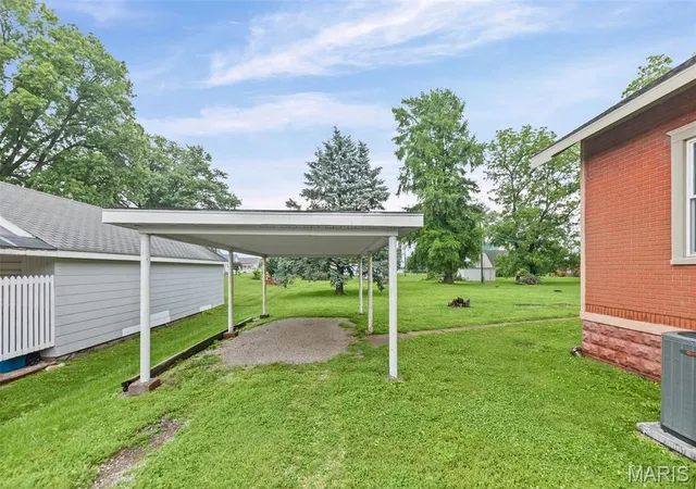 Photo 4 of Sale Pending at 150 N Park St, Hoyleton, IL 62803 | MLS# MIS26034900 | Listing updated on 2026-08-25