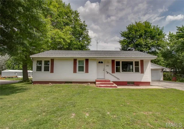 Homes for sale in Palmyra, IL | 393 W Oak St, Palmyra, IL 62674 | MLS# MIS26034919