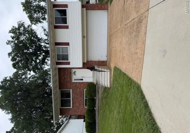 Photo 1 of Sale Pending at 17 Saint Lawrence Dr, Ballwin, MO 63021 | MLS# MIS26034932 | Listing updated on 2026-09-27
