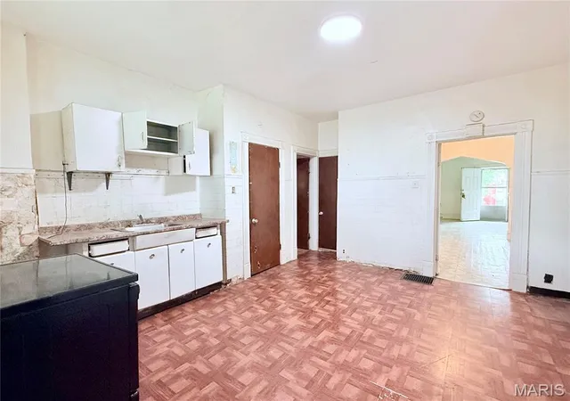 Photo 2 of Single family home for sale at 4176 Newport Ct, Saint Louis, MO 63116 | MLS# MIS26034962 | Listing updated on 2026-08-14