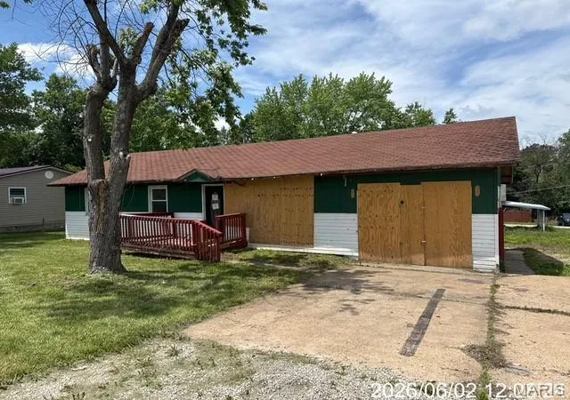 Homes for sale in Cuba, MO | 206 Mueller Dr, Cuba, MO 65453 | MLS# MIS26034991