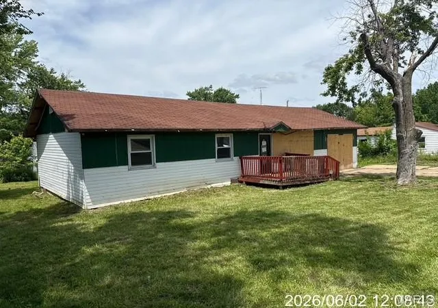 Homes for sale in Cuba, MO | 206 Mueller Dr, Cuba, MO 65453 | MLS# MIS26034991