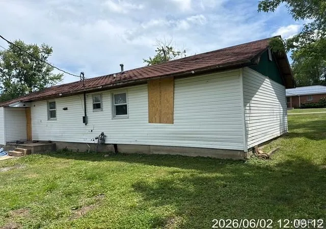 Homes for sale in Cuba, MO | 206 Mueller Dr, Cuba, MO 65453 | MLS# MIS26034991