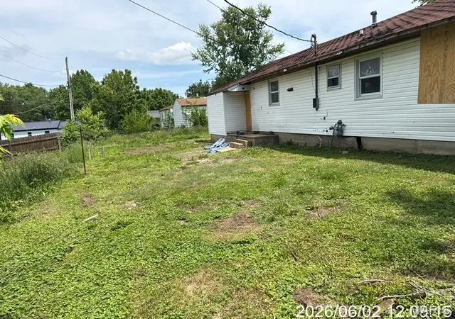 Homes for sale in Cuba, MO | 206 Mueller Dr, Cuba, MO 65453 | MLS# MIS26034991