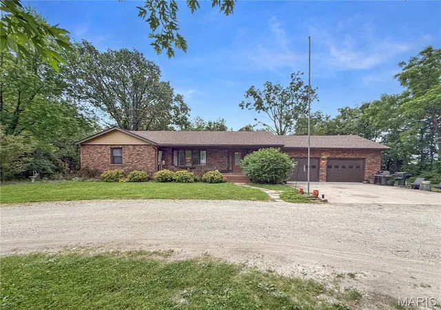 Homes for sale in Bowling Green, MO | 15541 Business Hwy 61, Bowling Green, MO 63334 | MLS# MIS26034994