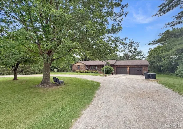 Homes for sale in Bowling Green, MO | 15541 Business Hwy 61, Bowling Green, MO 63334 | MLS# MIS26034994