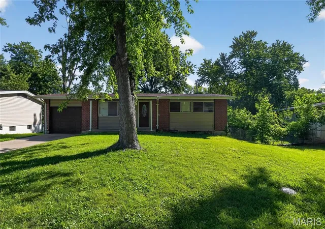 Photo 3 of Single family home for sale at 10226 Green Valley Dr, St Louis, MO 63136 | MLS# MIS26034995 | Listing updated on 2026-09-15