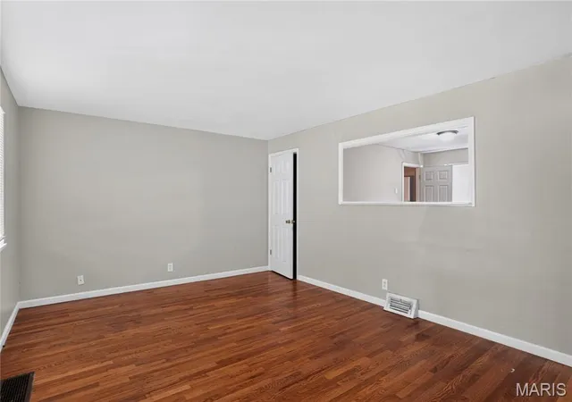 Photo 4 of Single family home for sale at 10226 Green Valley Dr, St Louis, MO 63136 | MLS# MIS26034995 | Listing updated on 2026-09-15
