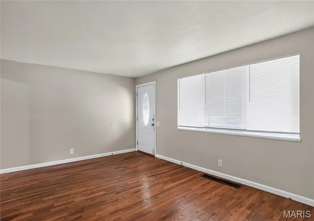 Photo 4 of Single family home for sale at 10226 Green Valley Dr, St Louis, MO 63136 | MLS# MIS26034995 | Listing updated on 2026-10-26